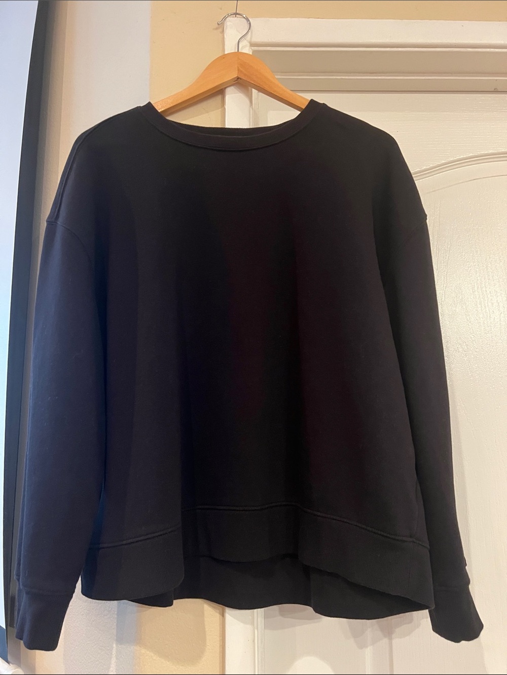 Athletic Works Women’s XL Black Crewneck Pullover